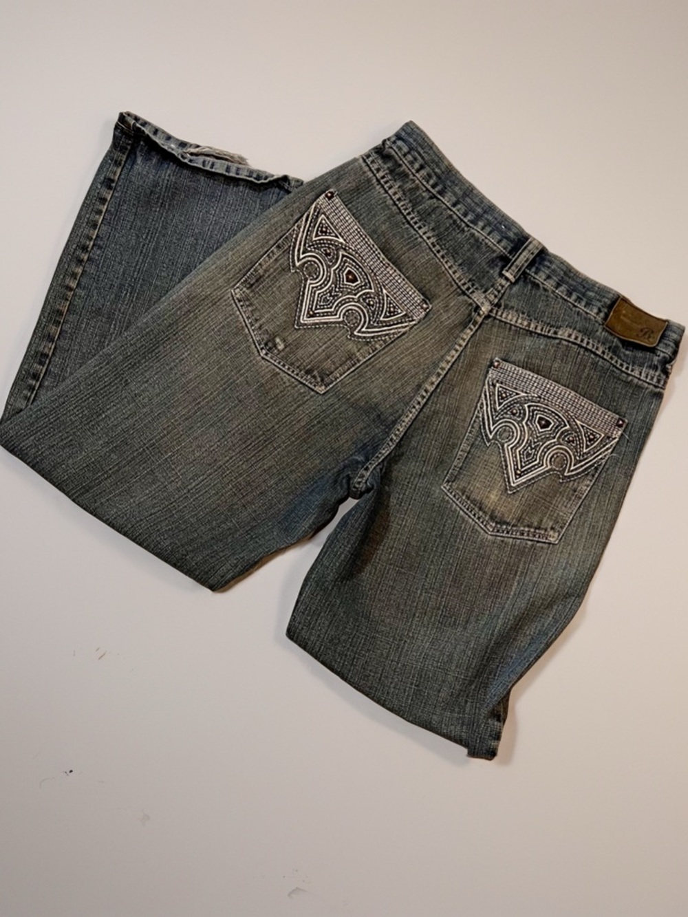BC Embellished Distressed Wide Leg Jeans Y2K
Size 34x32